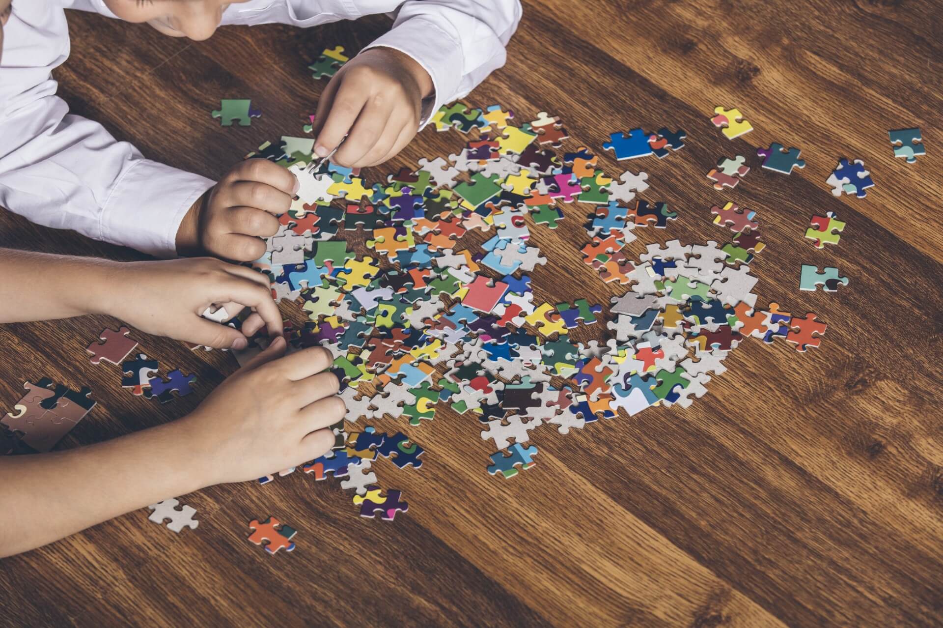 10 brincadeiras simples para desacelerar as crianças com TDAH - Instituto  NeuroSaber